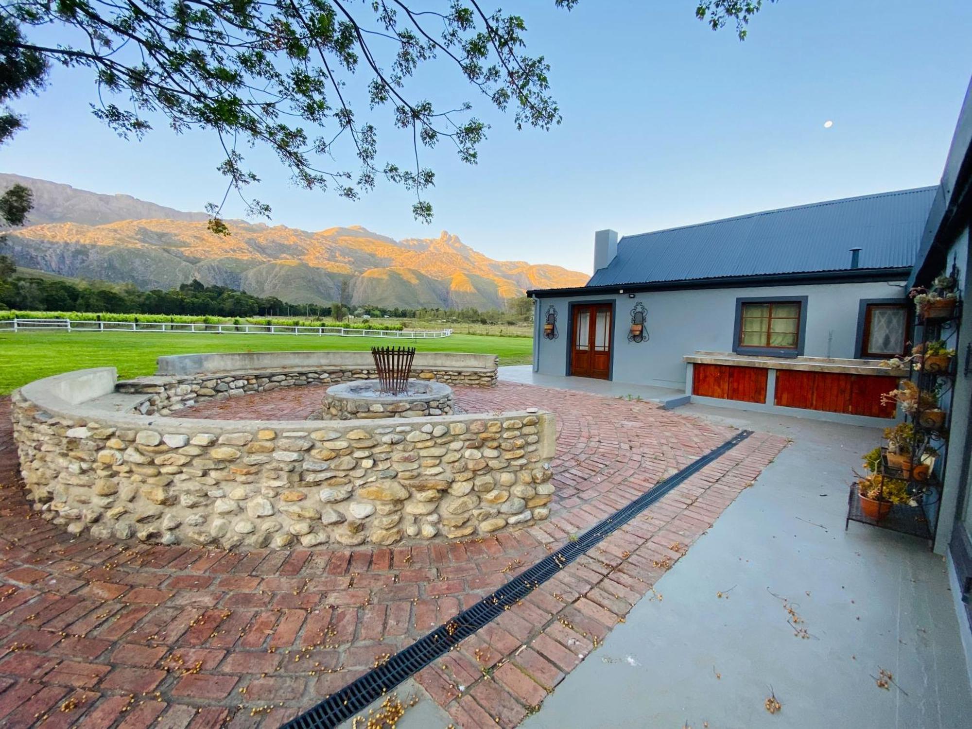 Oaksrest Vineyards Guest Farm Hotel Ладисмит Екстериор снимка
