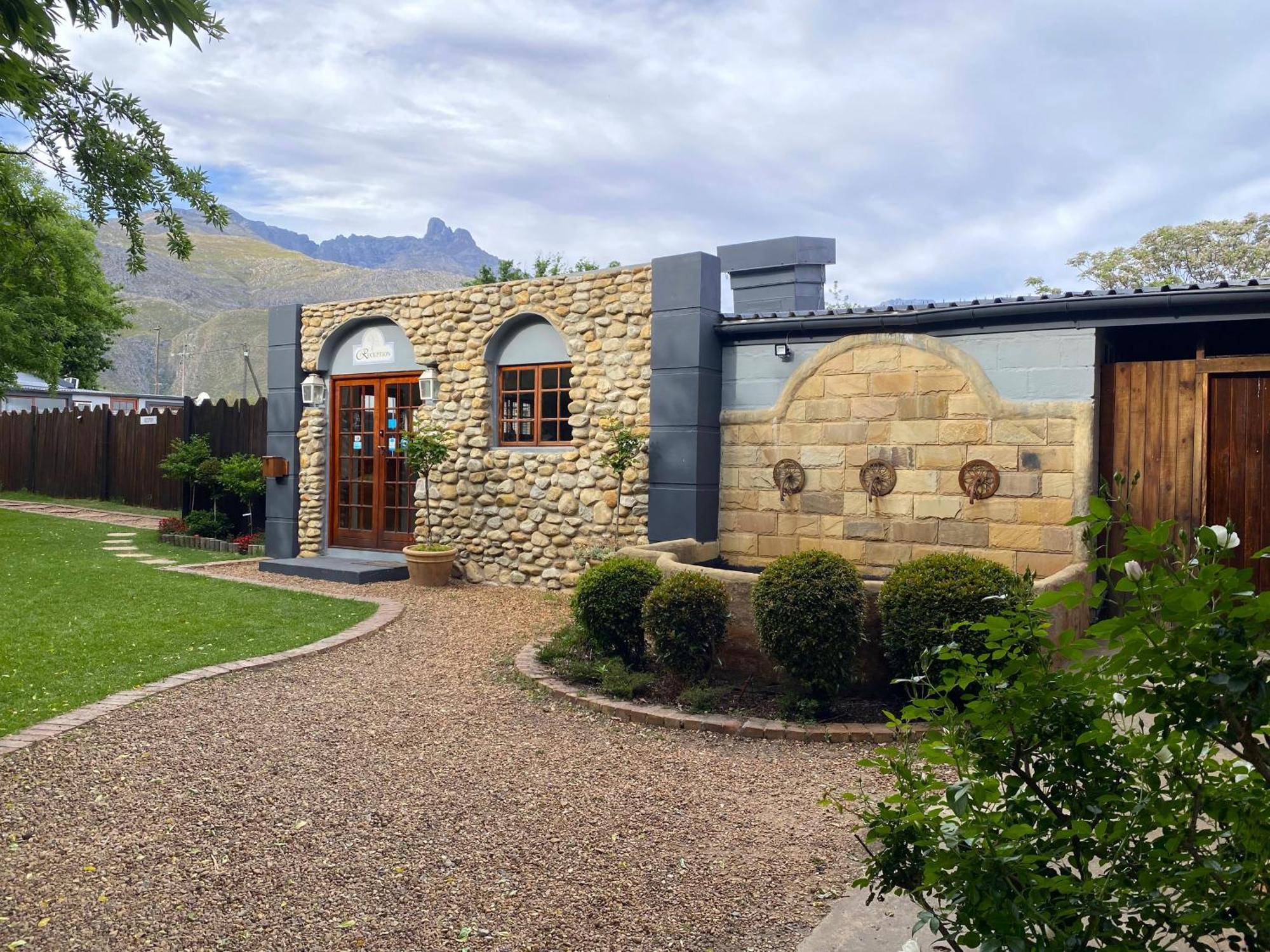 Oaksrest Vineyards Guest Farm Hotel Ладисмит Екстериор снимка